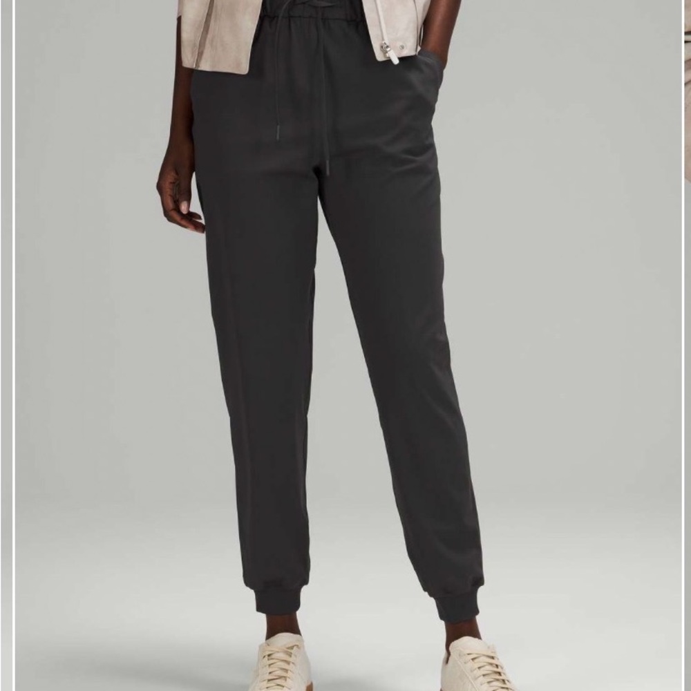 NWOT Lululemon Stretch Luxtreme High Rise Jogger